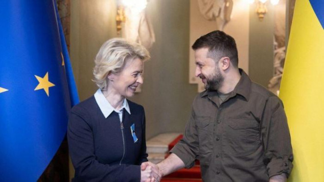 Chủ tịch Ủy ban châu Âu (EC) Ursula von der Leyen gặp Tổng thống Ukraine Volodymyr Zelensky trong chuyến thăm tới Kiev. Ảnh - Cơ quan Báo chí Văn phòng Tổng thống Ukraine