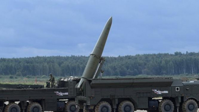 Tuy nhiên, có lẽ Nga đã rút ra được
bài học đắt giá trong cuộc chiến với Ukraine. Điện Kremlin mong đợi
một chiến thắng chóng vánh, đến nỗi quân đội Nga thiếu trang phục
mùa đông thích hợp nhưng lại đến với lễ phục để duyệt binh.