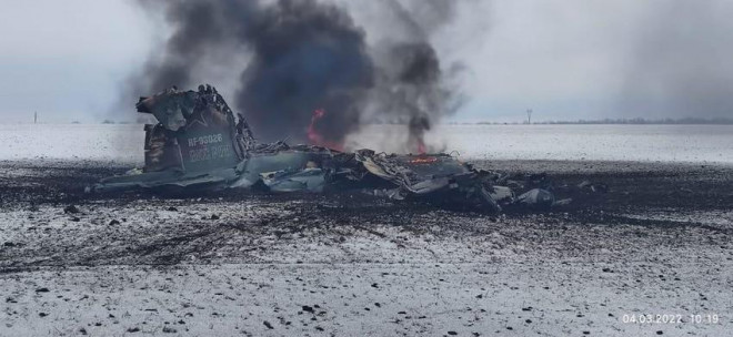 Một tiêm kích của Nga bị phá hủy ở Ukraine. Ảnh: Ukraine's Defense Ministry
