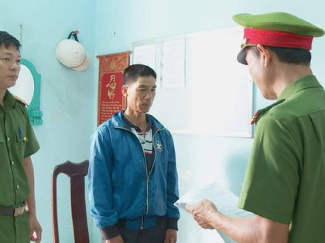 Pháp luật - Bắt tạm giam người cha dùng kéo đâm trọng thương con trai