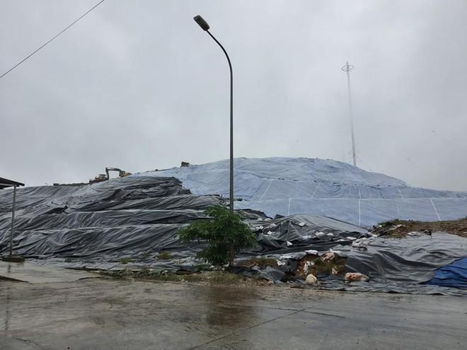 Tháng 10/2021, Khu xử lý rác thải Xuân Sơn cũng đã phải tạm dừng tiếp nhận rác kéo dài nhiều ngày