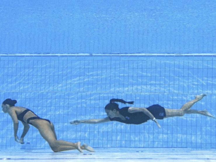 Thể thao - Môn bơi biểu diễn còn khốc liệt hơn Boxing, lỡ va chạm "ăn đòn" vỡ mũi