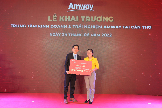 Amway Việt Nam trao tặng 50 triệu đồng hỗ trợ Quỹ vì người nghèo của phường Hưng Lợi, Quận Ninh Kiều, TP. Cần Thơ nhằm hỗ trợ những hoàn cảnh khó khăn tại địa phương.