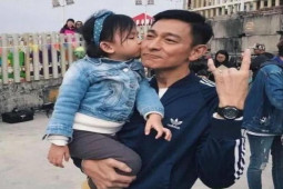 Nhạc - Lưu Đức Hoa chi nghìn tỷ mua nhà tặng ái nữ và chuyện tình 22 năm với bà xã hào môn