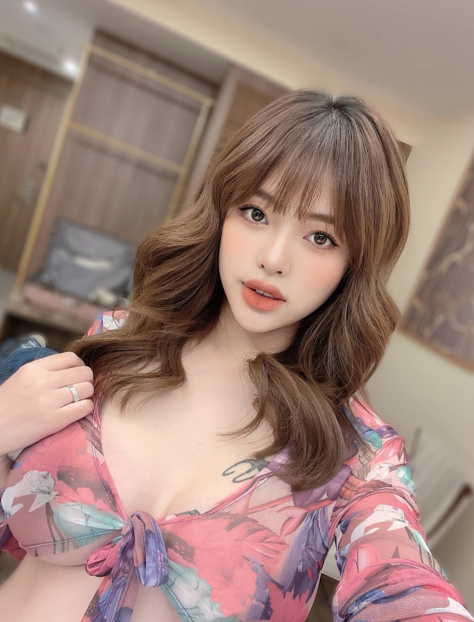 “Trưởng Công an xã hot nhất MXH” lộ ngoại hình khó tin bên hot girl Lai Châu kém 11 tuổi - 5