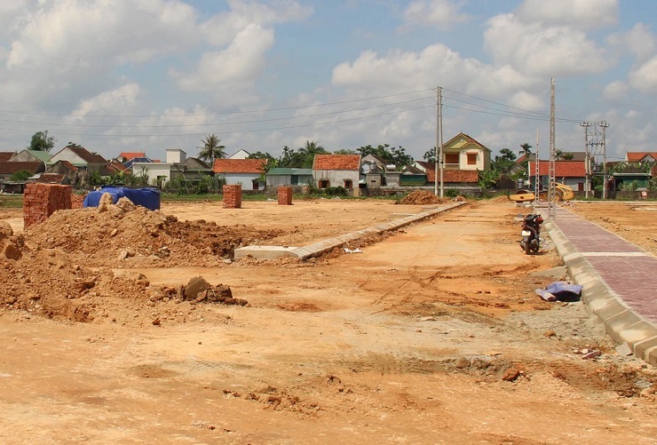 Theo các chuyên gia,&nbsp;nhiều nhà đầu tư đang rút khỏi thị trường bởi áp lực lãi vay và chấp nhận bán cắt lỗ