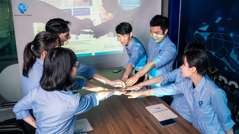 Phòng Marketing họp xong phương án triển khai các chiến lược phát triển kinh doanh