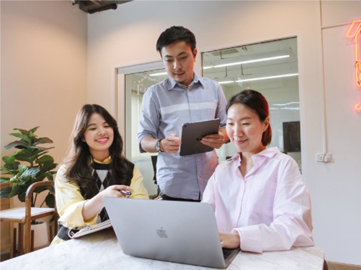 Theo báo cáo Hướng dẫn lương 2022 của Adecco,&nbsp;&nbsp;với vị trí Quản lý Marketing ở Hà Nội, thu nhập 1 tháng của nhân sự từ 80 – 145 triệu đồng. Nhưng ở TP. Hồ Chí Minh, với vị trí này, thu nhập có thể lên đến 180 triệu đồng.
