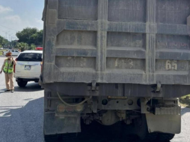 Tin tức trong ngày - Tài xế chở quá tải đánh võng "như trong phim", chống đối CSGT trên cao tốc