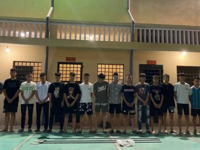 Pháp luật - Bắt nhóm côn đồ dùng 'phóng lợn' chém vào xe công an khi bị truy đuổi