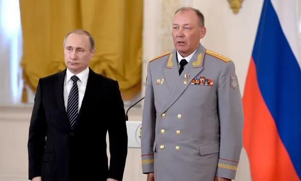 Tổng thống Nga Vladimir Putin và ông Alexander Dvornikov tại Mátxcơva năm 2016. Ảnh: Reuters