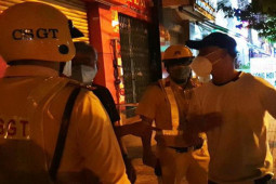 Tin tức trong ngày - "Cù nhây" tại chốt tạm đo nồng độ cồn, thanh niên bị mời lên phường