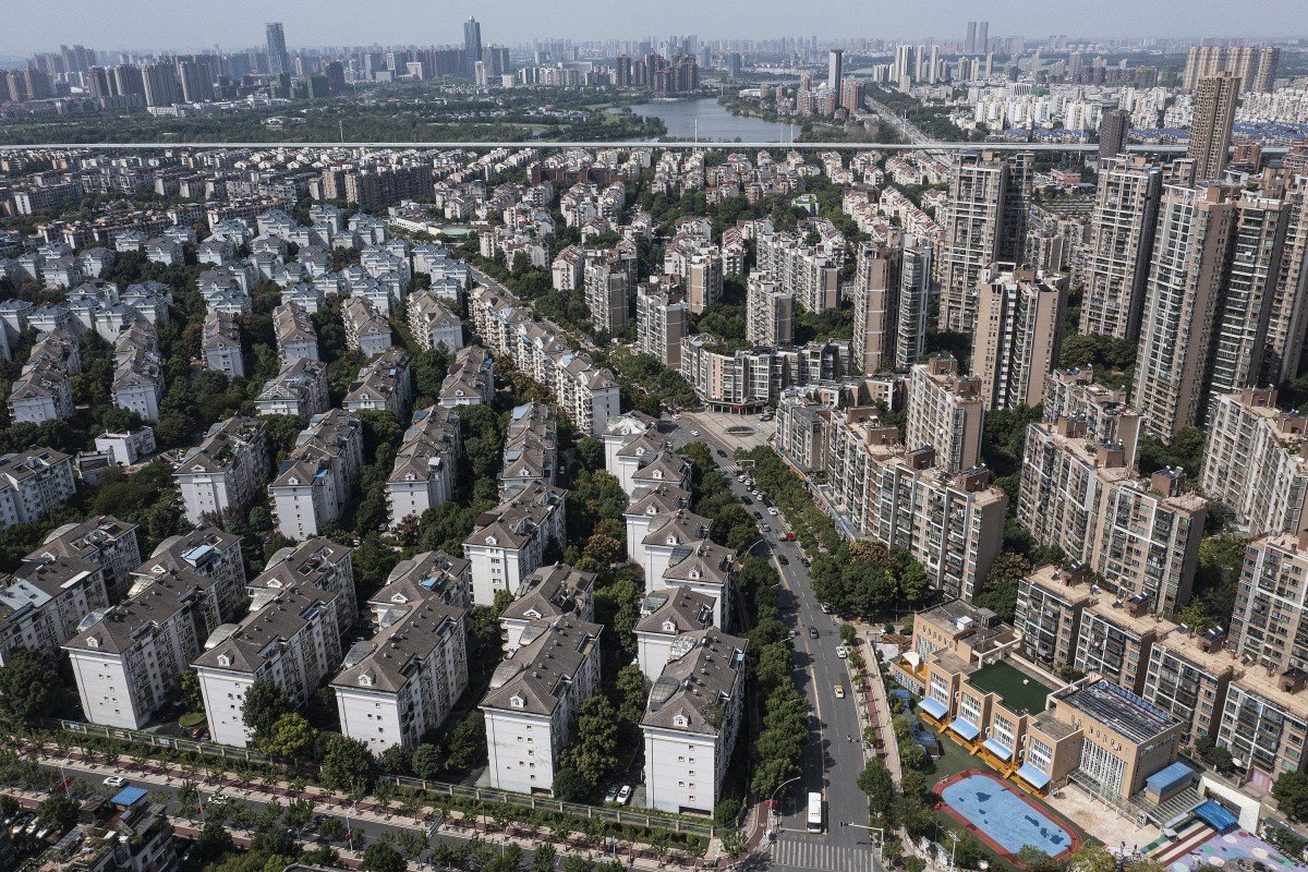 Công ty bất động sản ở Trung Quốc đau đầu với chuyện khó bán nhà vì khách hờ hững.
