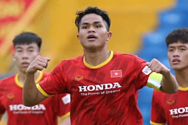 Dụng Quang Nho là cầu thủ U23 Việt Nam được khán giả biết đến nhiều sau Sea Games và U23 châu Á.
