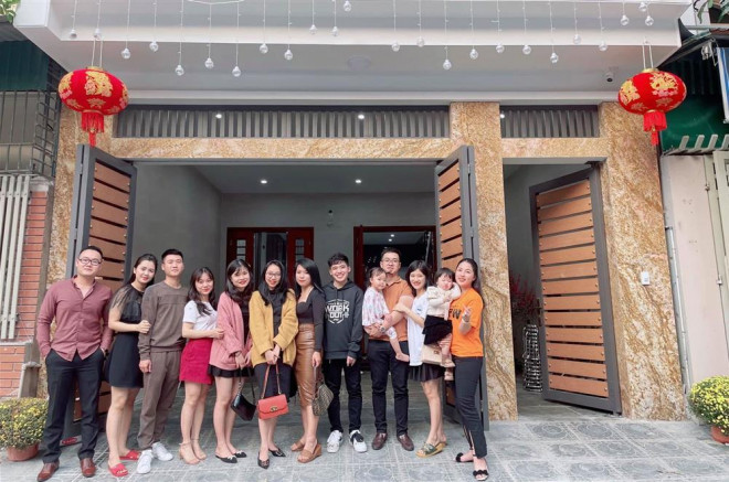 Ngay từ bên ngoài, bất động sản nhìn vô cùng
hoành tráng.