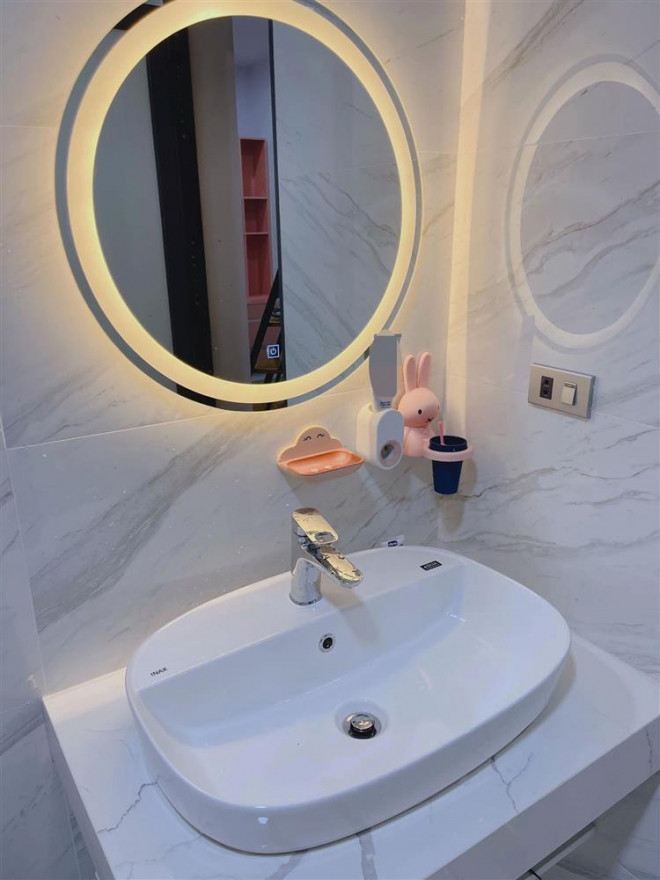 Đồ đạc trong phòng cũng rất nhỏ xinh để có bé
dễ dàng sử dụng.