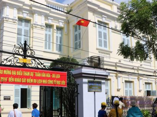 Tin tức trong ngày - Con dâu công tử Bạc Liêu tiếp tục công việc bán sách thay chồng vừa mất