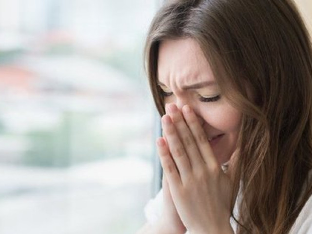 Bạn trẻ - Cuộc sống - Bí mật tày đình của chồng bị phát giác bởi ánh sáng của mặt đá dây chuyền trong đêm