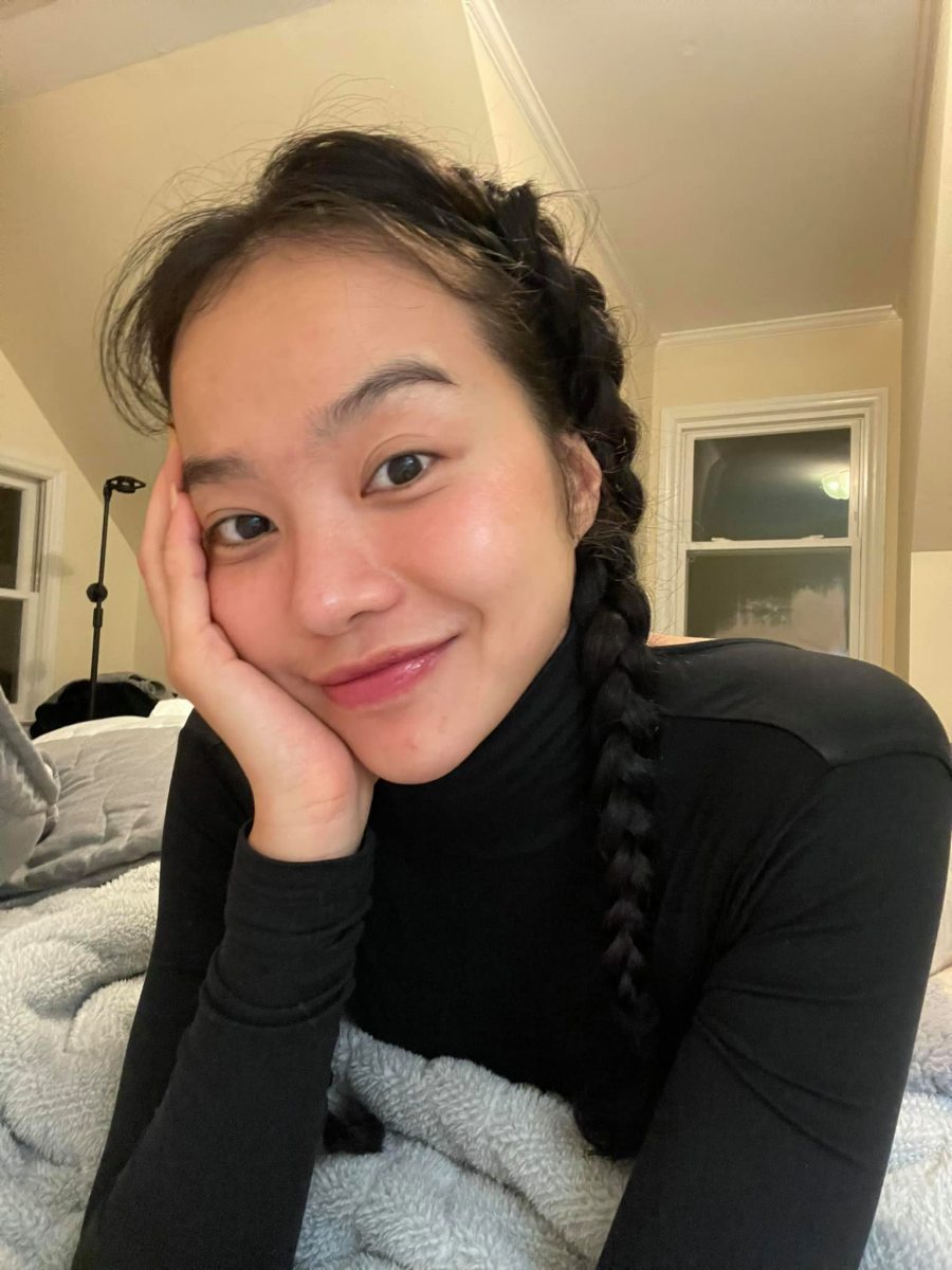 Yoga giúp cô trẻ trung, làm chậm quá trình lão hoá. Kiều Ngân tự tin khoe gương mặt mộc xinh đẹp ở độ tuổi U40.