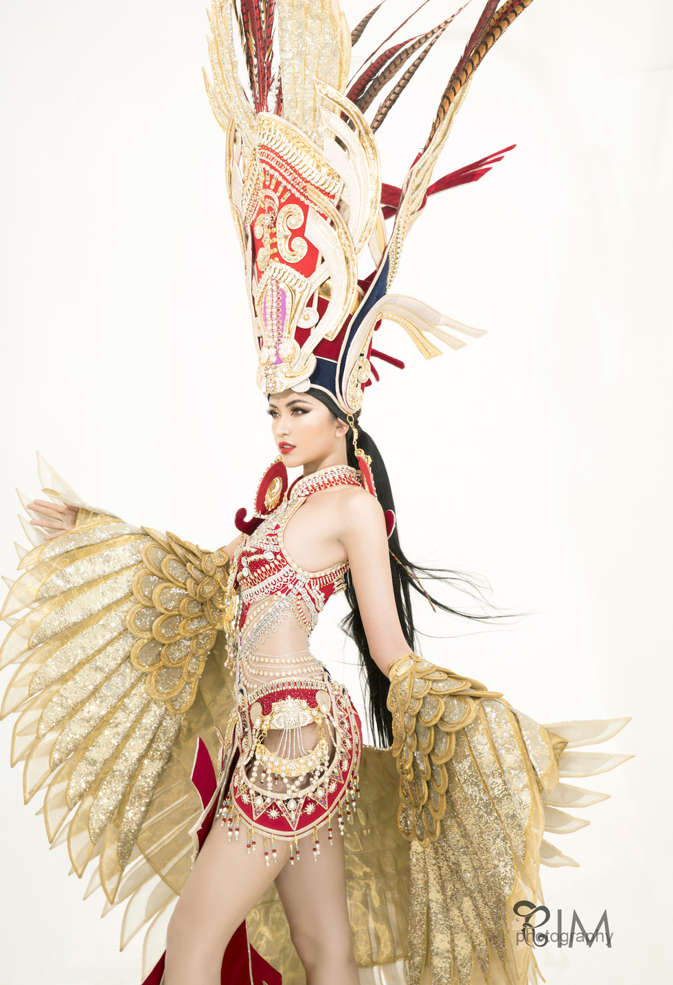 Trang phục dân tộc&nbsp;của Ngọc Châu tại Hoa hậu Siêu quốc gia 2019.