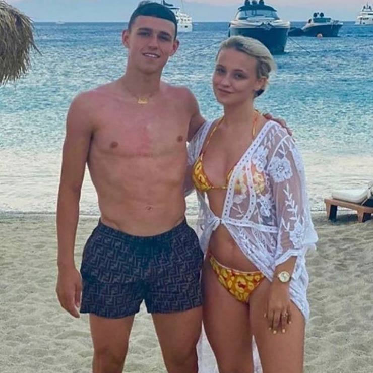 Phil Foden và bạn gái xinh đẹp Rebecca Cooke đã nổ ra cãi vã ở Hy Lạp