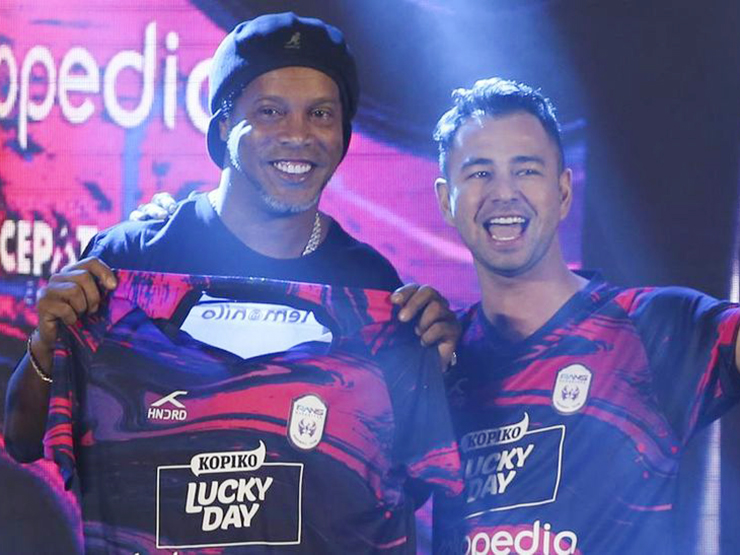 Ronaldinho gia nhập đội bóng Indonesia, đá 1 tuần ”bỏ túi” 13,6 tỷ đồng
