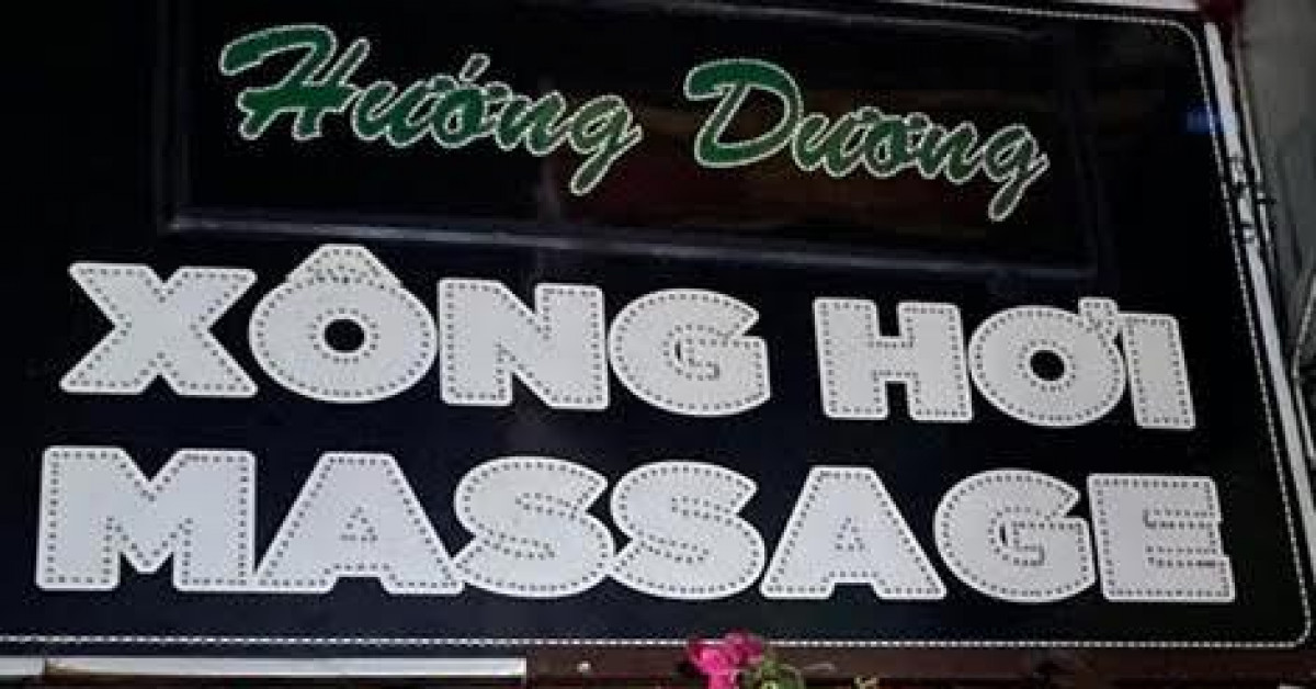 Kiểm tra cơ sở massage phát hiện nhân viên nữ thoát y phục vụ khách