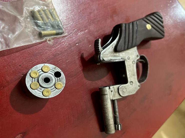 Pháp luật - Ông chủ quán bar kiêm “trùm" thuốc lắc bị bắt với khẩu súng có đạn đã lên nòng