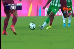 Phi thường - kỳ quặc - Video: Nã đại bác từ giữa sân, cầu thủ xé lưới, ghi bàn thắng đẹp đến khó tin