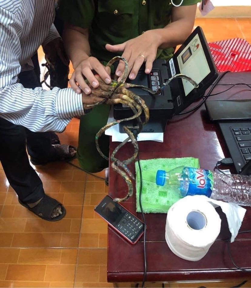“Dị nhân” có bộ móng tay dài nhất Việt Nam: “Ai muốn mua tôi sẵn sàng bán” - 5