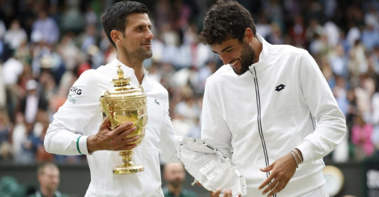 Djokovic (trái) và Berrettini (phải) sẽ tụt hạng sau Wimbledon 2022