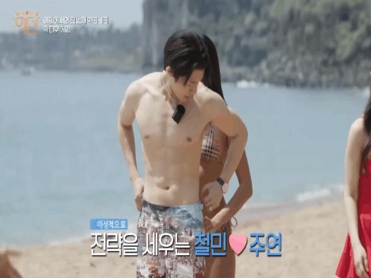 Giải trí - Gameshow hẹn hò tiếp tục tung clip "nóng bỏng mắt" bất chấp nhiều tranh cãi