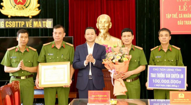 UBND tỉnh Thanh Hóa khen thưởng cán bộ chiến sĩ có thành tích xuất sắc trong đấu tranh, bắt giữ các đối tượng