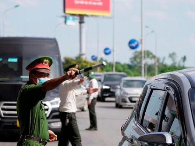 Tin tức trong ngày - Cao điểm mùa du lịch, sân bay Nội Bài vượt công suất, hành khách cần lưu ý