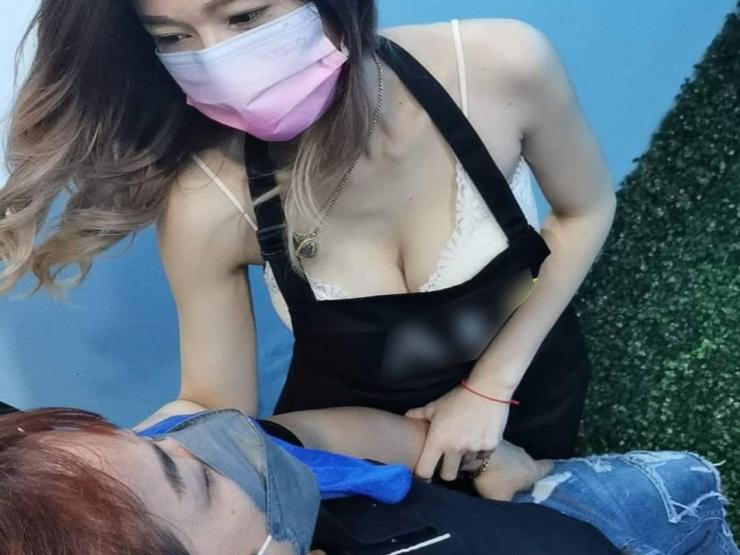 Thời trang - Người mẫu "giả" nhân viên cắt tóc gội đầu cho khách bị cảnh sát xử lý