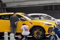 Thanh niên Trung Quốc quỳ xuống năn nỉ khi đâm phải siêu xe, thái độ sau đó gây phẫn nộ