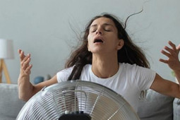 Sức khỏe đời sống - Những sai lầm khi dùng quạt, điều hòa ngày hè khiến cả nhà dễ đổ bệnh, thậm chí đột tử