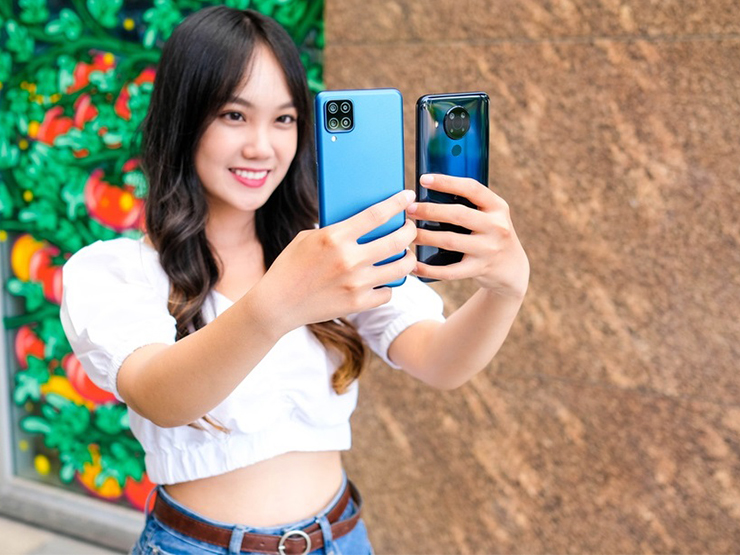 Thời trang Hi-tech - Bộ đôi smartphone pin "khủng", màn to, giá chỉ hơn 3 triệu