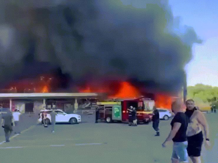 Thế giới - Trung tâm thương mại Ukraine chìm trong biển lửa, 50 người thương vong