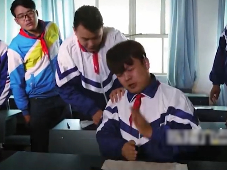 Clip hài hước - Cầm nhầm kết quả thi của bạn, cậu bé khóc thét với sự thật