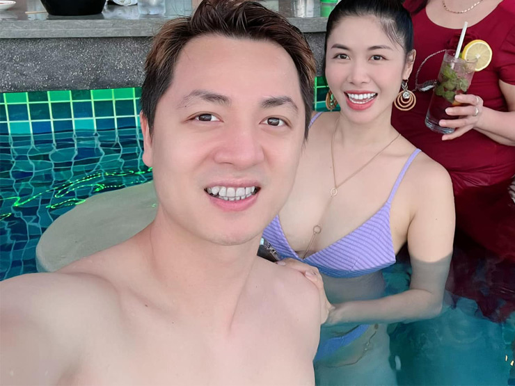 Giải trí - Bà xã Đăng Khôi "càng đẻ càng đẹp" khiến chồng cưng như trứng mỏng