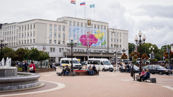 Đương nhiên, tin tức này khiến phía
Nga bất bình bởi quyết định của Vilnius vi phạm các thỏa thuận hiện
có: việc vận chuyển hàng hóa đến Kaliningrad là điều kiện chính của
Nga để công nhận nền độc lập Lithuania.