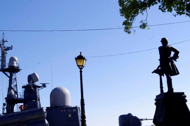 Lithuania gần đây đã thông báo rằng
họ sẽ đóng cửa các tuyến vận tải trên bộ giữa khu vực Kaliningrad
và phần còn lại của Nga, bao gồm cả đường bộ cùng với đường
sắt.