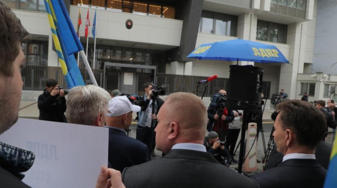 “Nga đã cảnh báo chính phủ Lithuania
rằng nước này sẽ thực hiện các biện pháp đáp trả mạnh mẽ để bảo vệ
những quyền và lợi ích hợp pháp của mình”, tờ Baijiahao nhấn
mạnh.