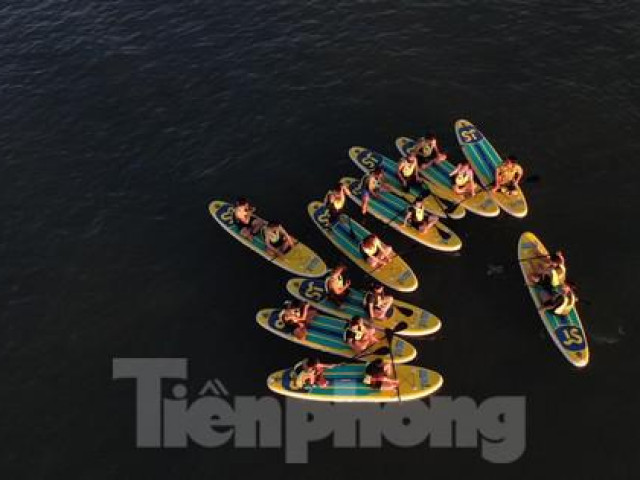 Du lịch - Trải nghiệm chèo SUP đón bình minh tuyệt đẹp trên biển Cửa Lò