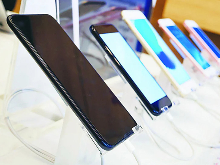 Thời trang Hi-tech - Các thương hiệu dọn hàng tồn kho, smartphone trên đà giảm giá