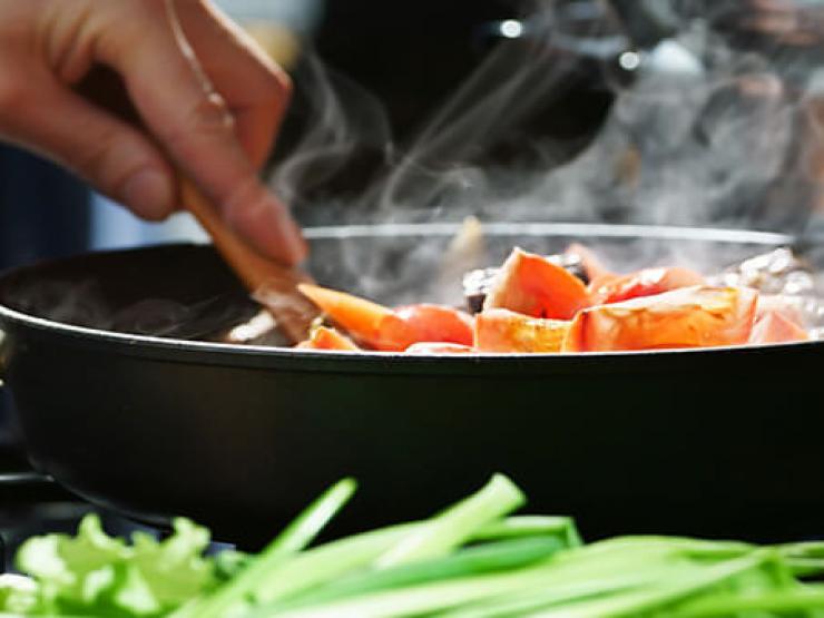 Sức khỏe đời sống - Một số bệnh ung thư liên quan đến 4 thói quen nấu nướng này, bạn có mắc phải không?