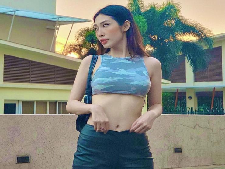 Thời trang - Khổng Tú Quỳnh lăng xê mốt áo "chẳng tày gang" chỉ cần vươn tay dễ hớ hênh