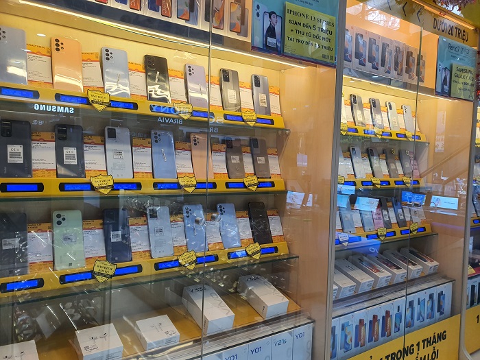 Không chỉ iPhone mà nhiều mẫu điện thoại di động khác cũng đang có mức giá giảm tới 50%.