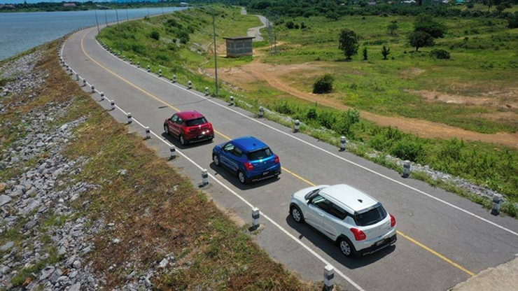 Khi mua Suzuki Swift GL Plus Limitless Edition 2022, khách hàng Thái Lan có thể chọn 1 trong 6 màu sơn ngoại thất là đỏ, xanh dương, bạc, xám, đen và trắng
